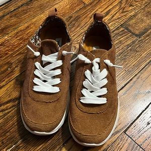 Cute corduroy fashion sneaker